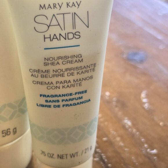mary kay satin hands Smoothie Scrub & Lotion Minis - Picture 3 of 7